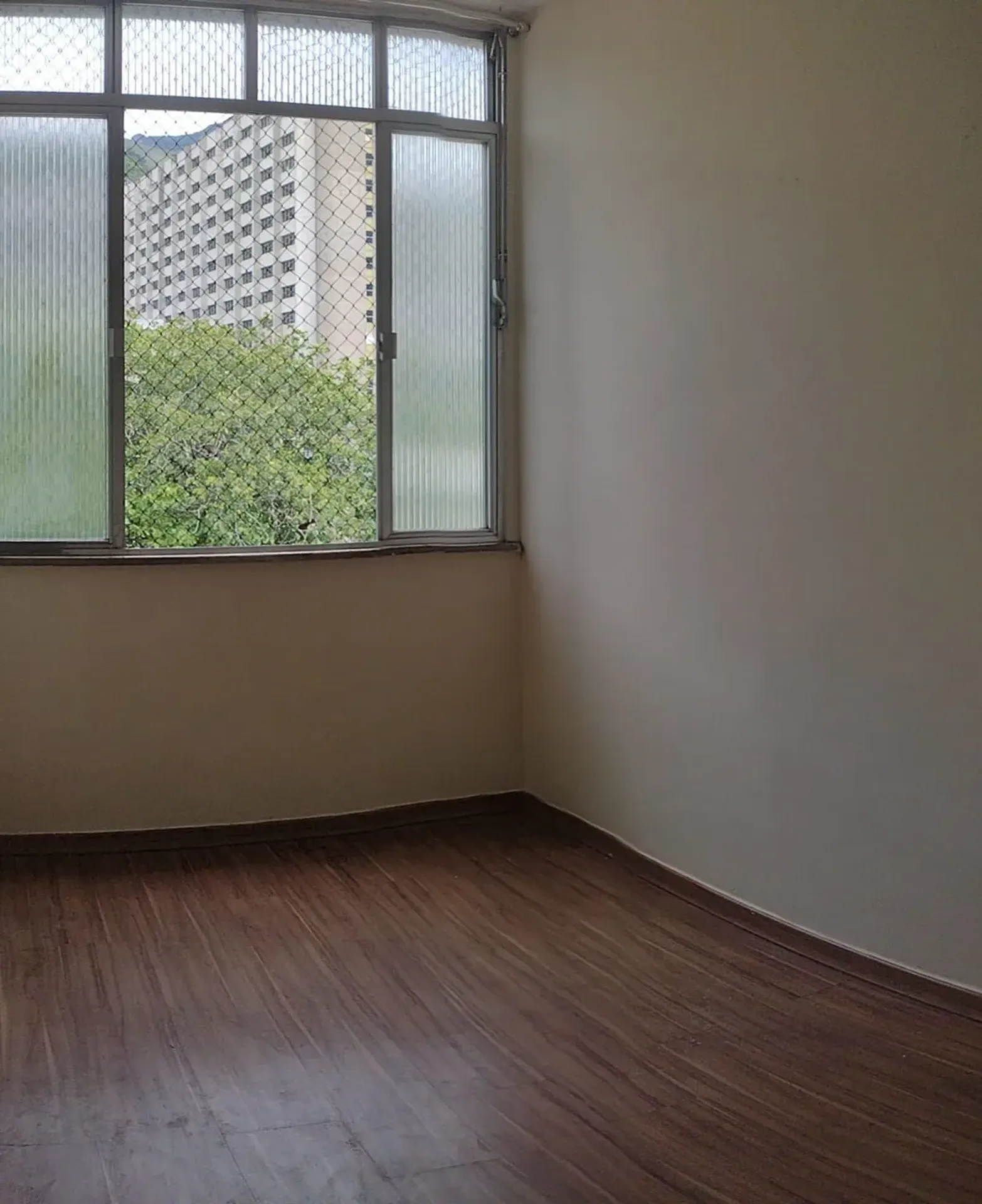 Apartment on the 4th floor with wood or laminate floors — photo 7