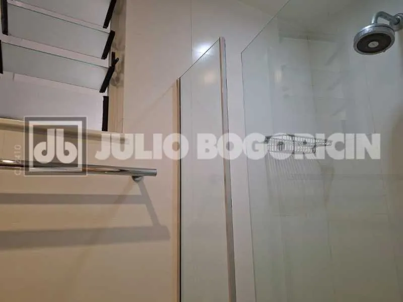 Unfurnished apartment with open-plan kitchen and 2 bedrooms — photo 2