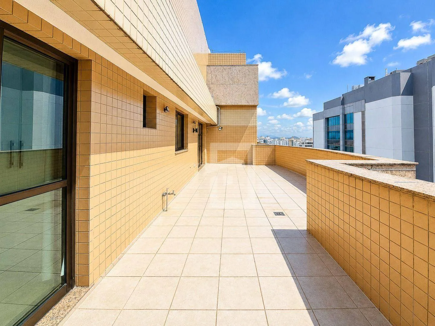210 m² apartment with 3 bedrooms and glassed balcony — photo 23