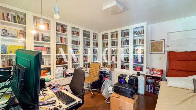 Apartment with a closed kitchen and 4 bedrooms — photo 23