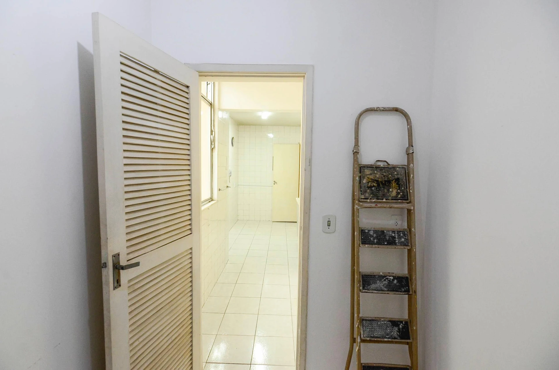 Unfurnished apartment with 2 bedrooms and a balcony — photo 41