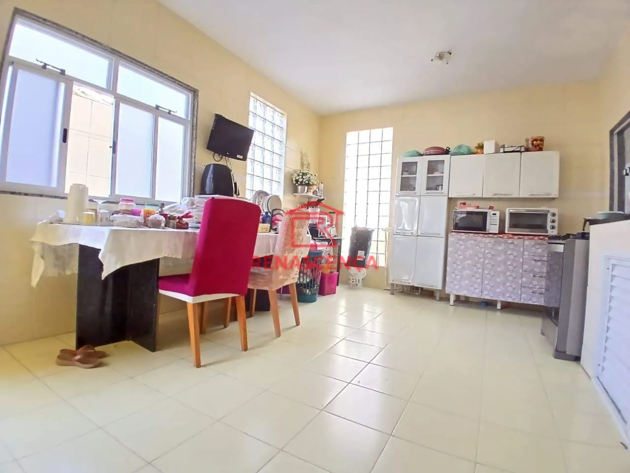 Furnished house with 3 suites and a separate gas kitchen — photo 2