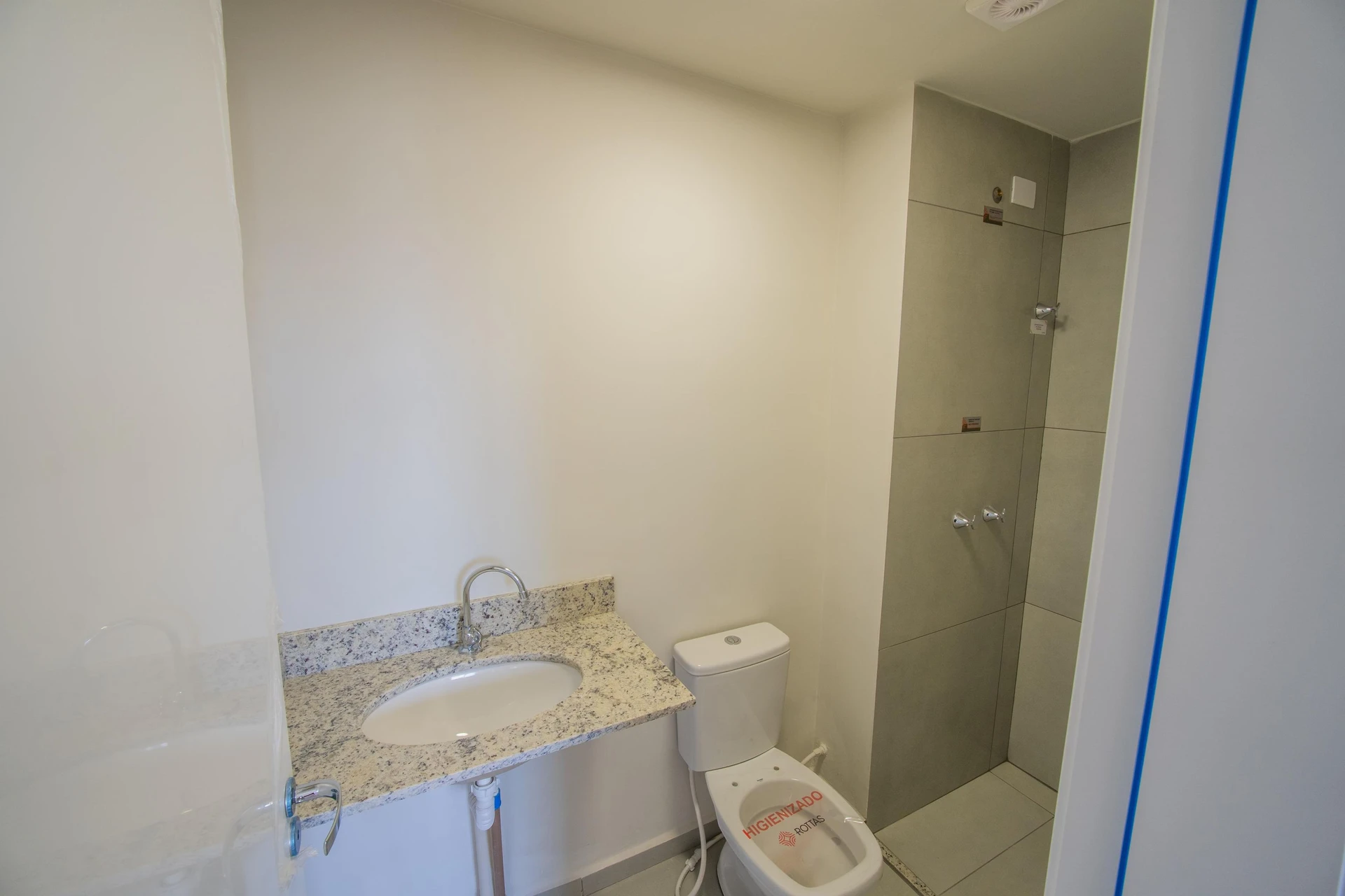 2-bedroom apartment in a building with a sauna — photo 32