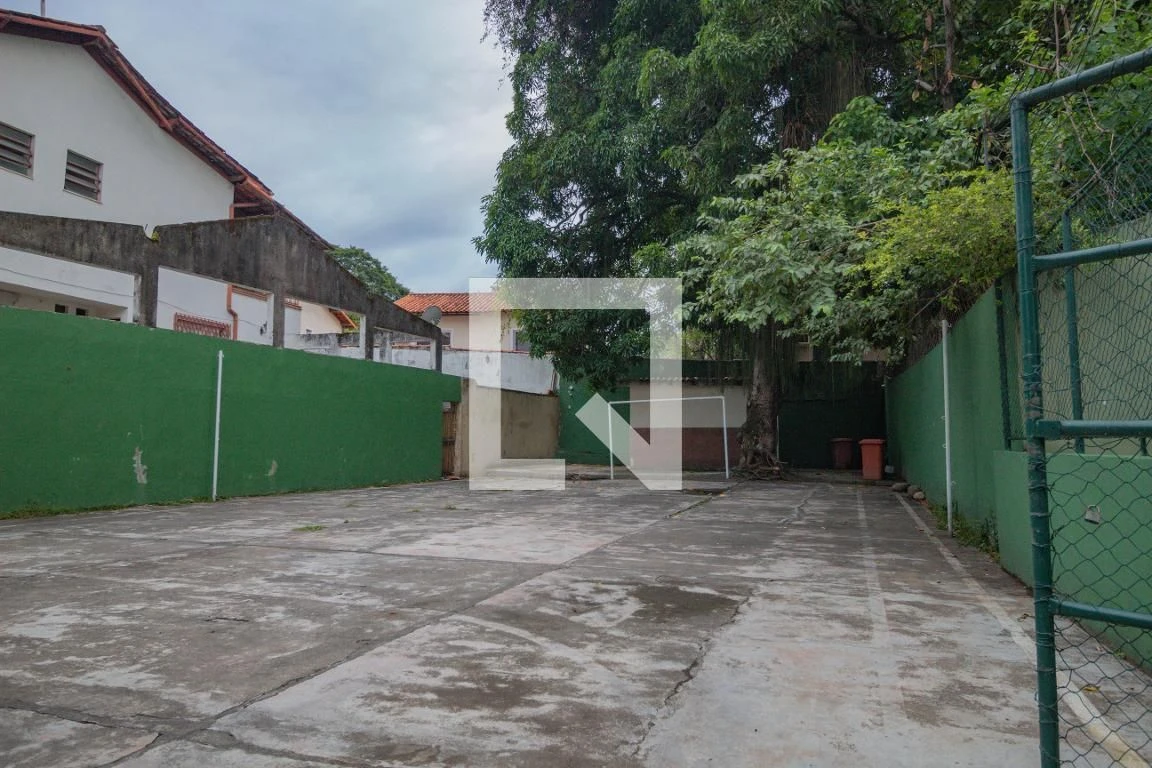 Casa com 4 quartos e 6 banheiros, com cozinha independente — photo 15