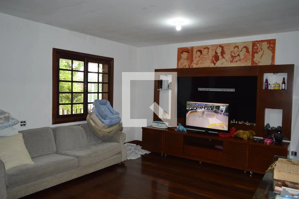 Rental house with 6 en-suite bedrooms and private garden