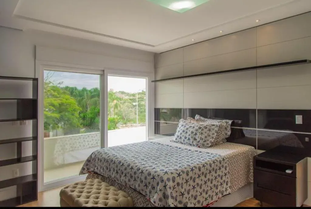 Casa com 6 suítes e área de piscina compartilhada — photo 8