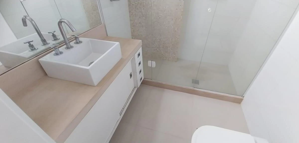 2-bedroom apartment with a mountain view — photo 4