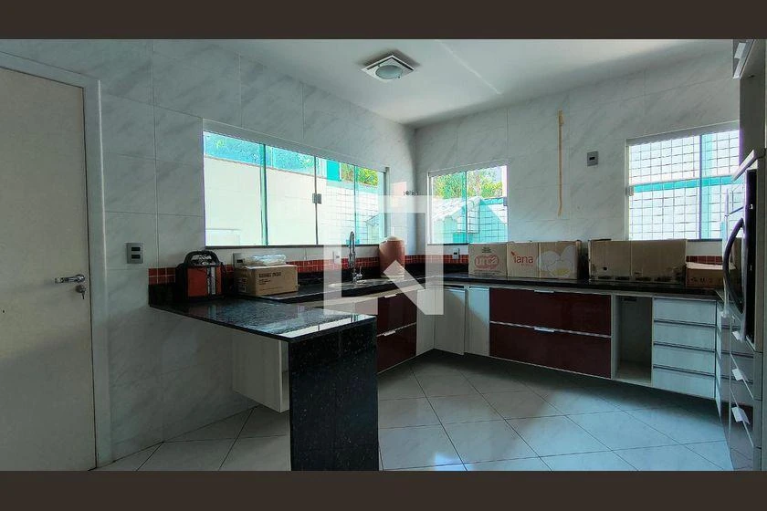 Casa de 300 m² com 3 suítes e 6 banheiros — photo 8