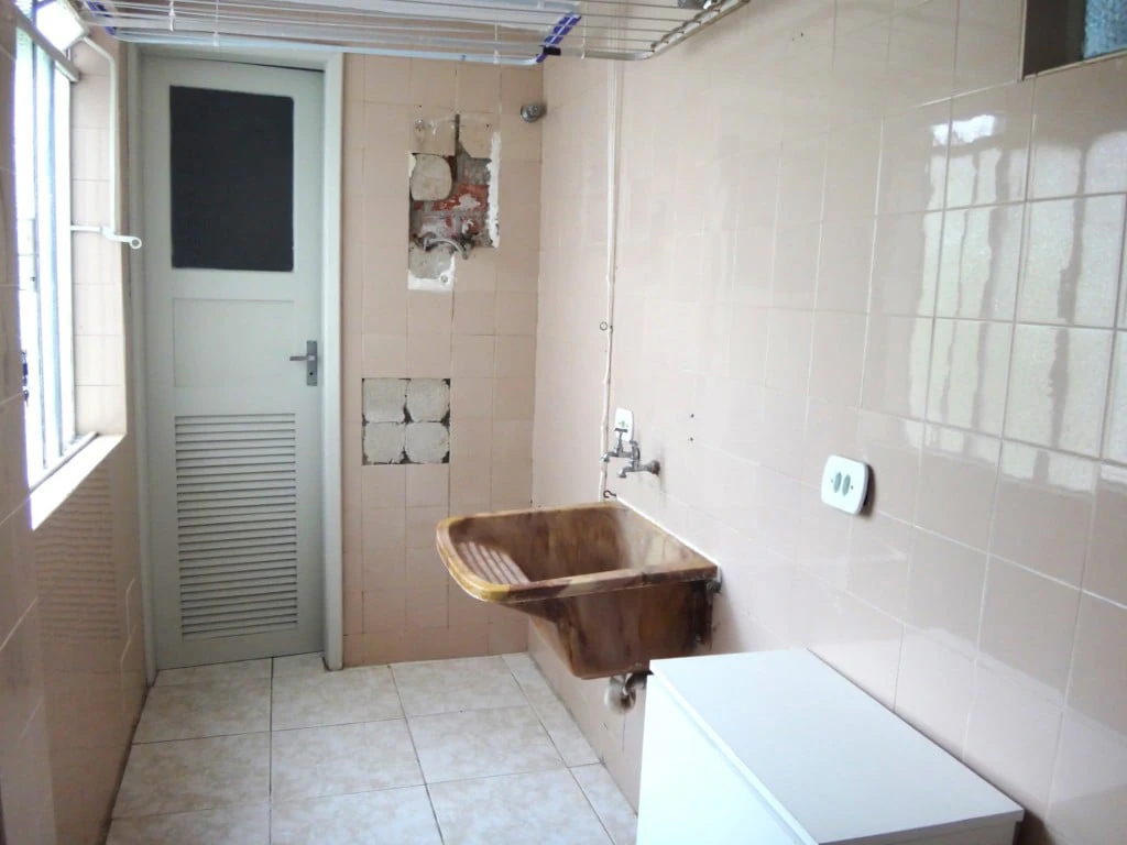 2-bedroom apartment with wood or laminate floors in Curitiba — photo 22