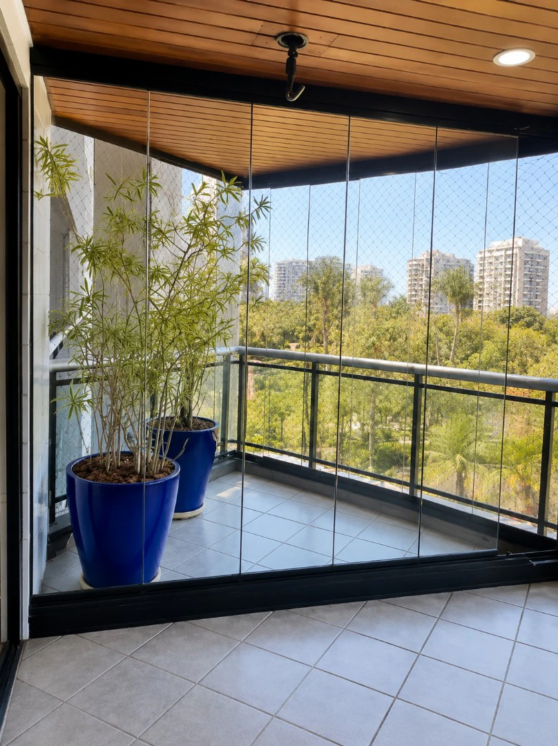4-bedroom apartment with a glassed-in balcony and 240 m² — photo 16
