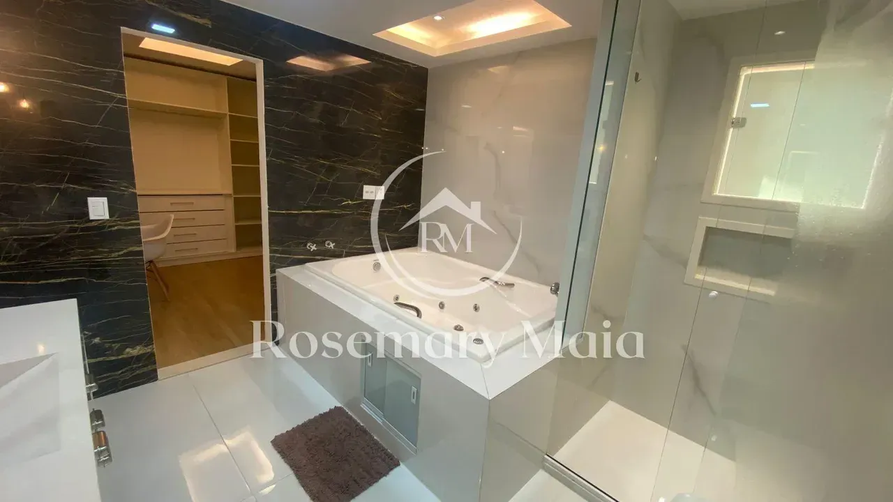 Furnished house with 4 bedrooms and 360 m² — photo 35