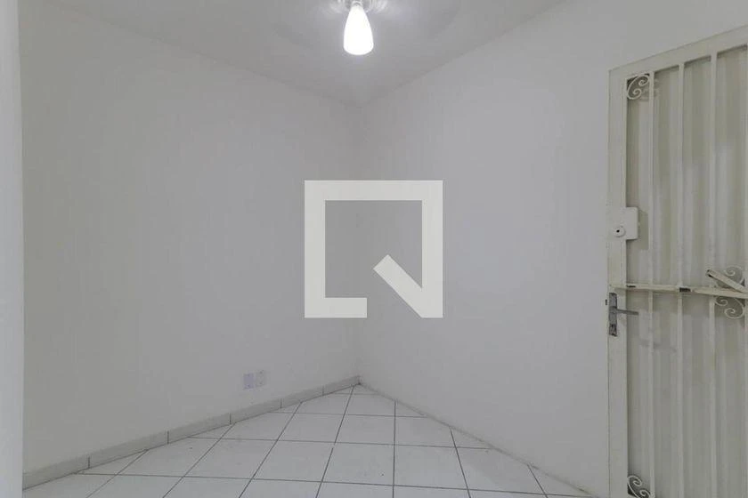 1-bedroom apartment with a glass shower enclosure — photo 15
