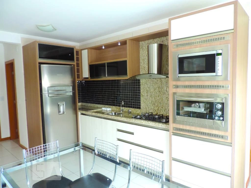Furnished 2-bedroom apartment with 1 bathroom — photo 2