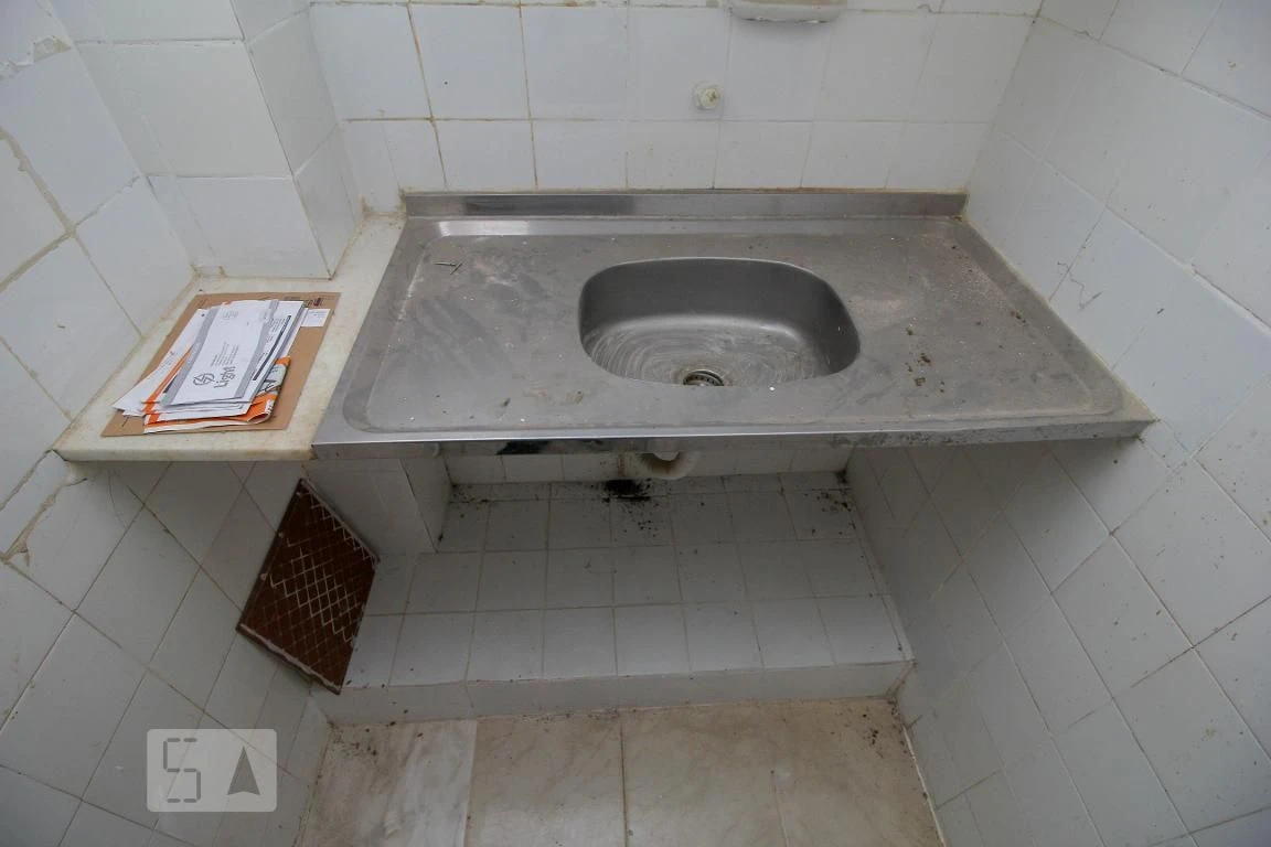 1-bedroom apartment with kitchenette and stove — photo 6