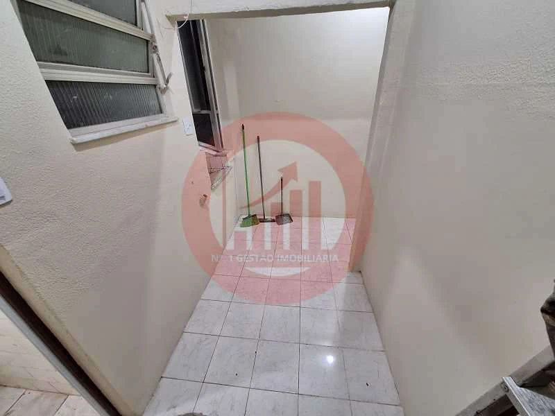 Apartment with wood floors and 2 bedrooms — photo 28