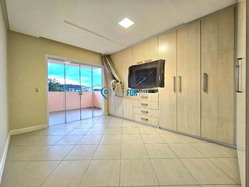 House with 5 bedrooms, 300 m² and a closed gas kitchen — photo 21