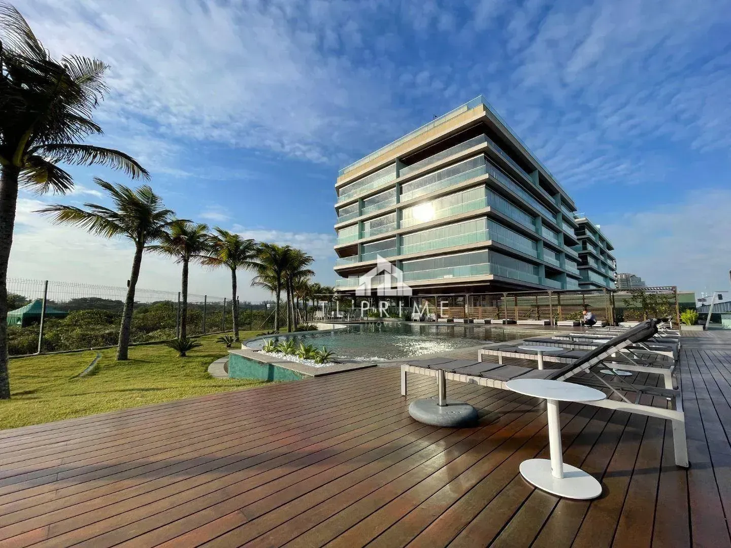 Furnished 1-bedroom apartment with an enclosed balcony — photo 37