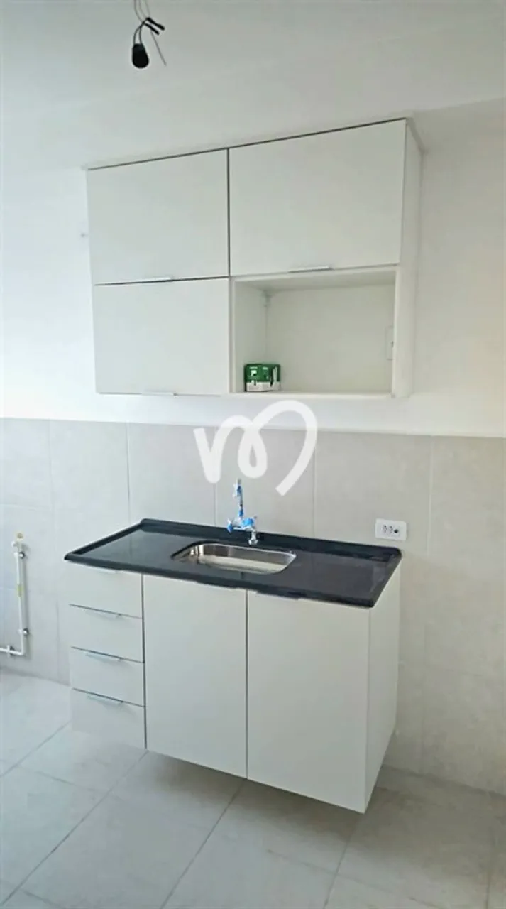 2-bedroom apartment with a modern bathroom — photo 11
