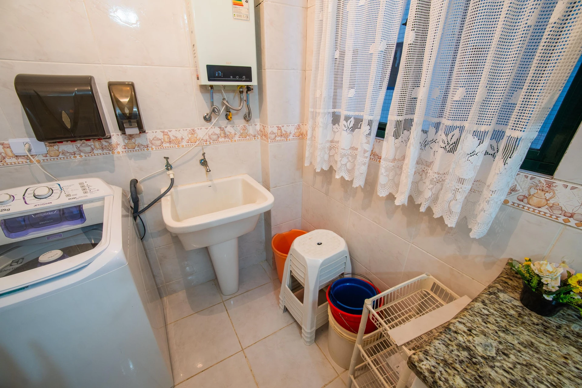 Квартира з 2 спальнями та балконом із грилем — photo 34