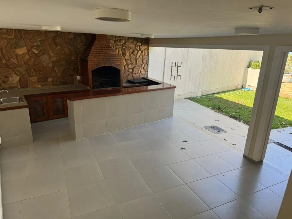 House with 5 bedrooms and 4 bathrooms plus open pool — photo 4