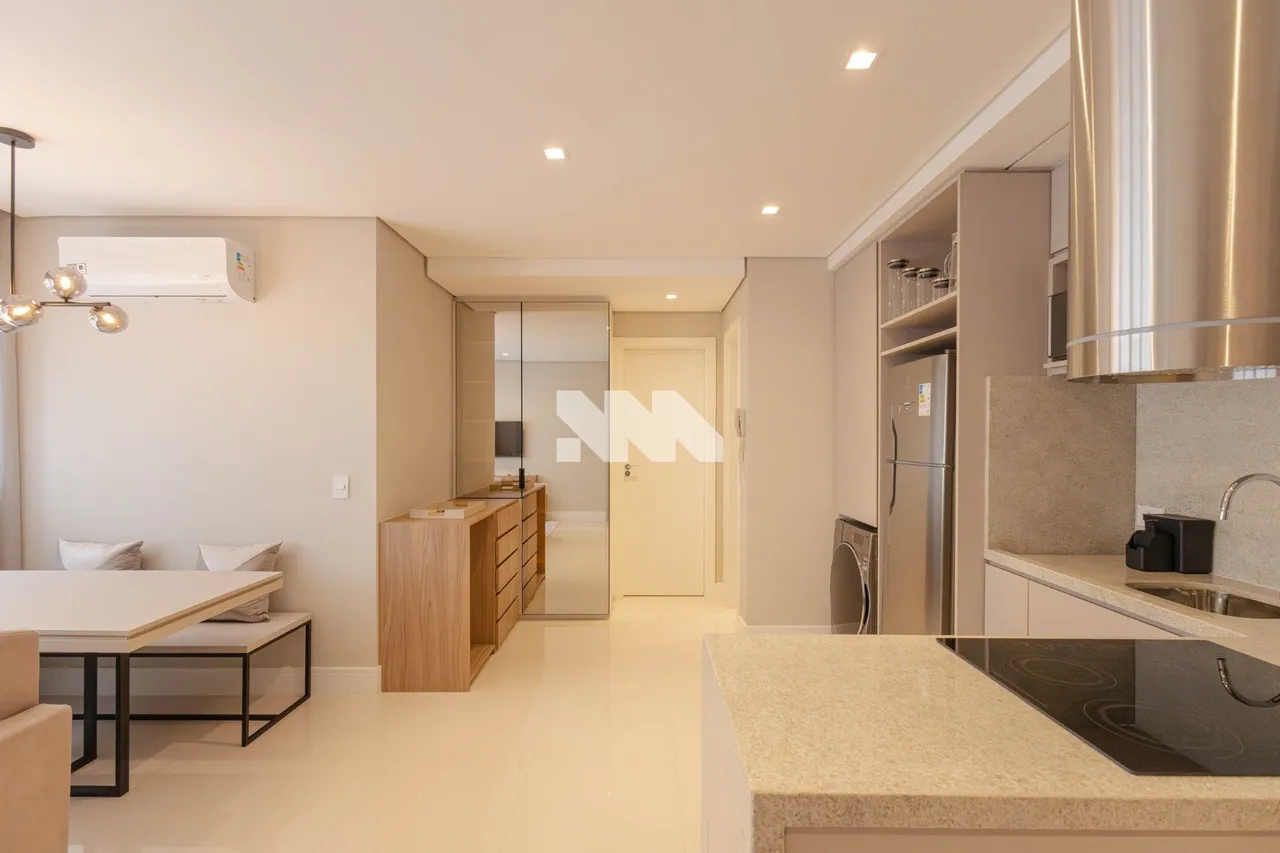 Furnished 1-bedroom apartment with open-plan kitchen — photo 4