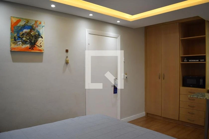 Furnished apartment with 1 en-suite and balcony — photo 4