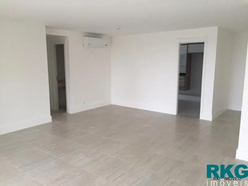 Apartment, 170 m², with a glass-enclosed balcony — photo 22