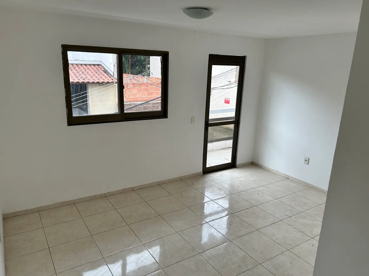 1-bedroom apartment with a separate closed kitchen — photo 3