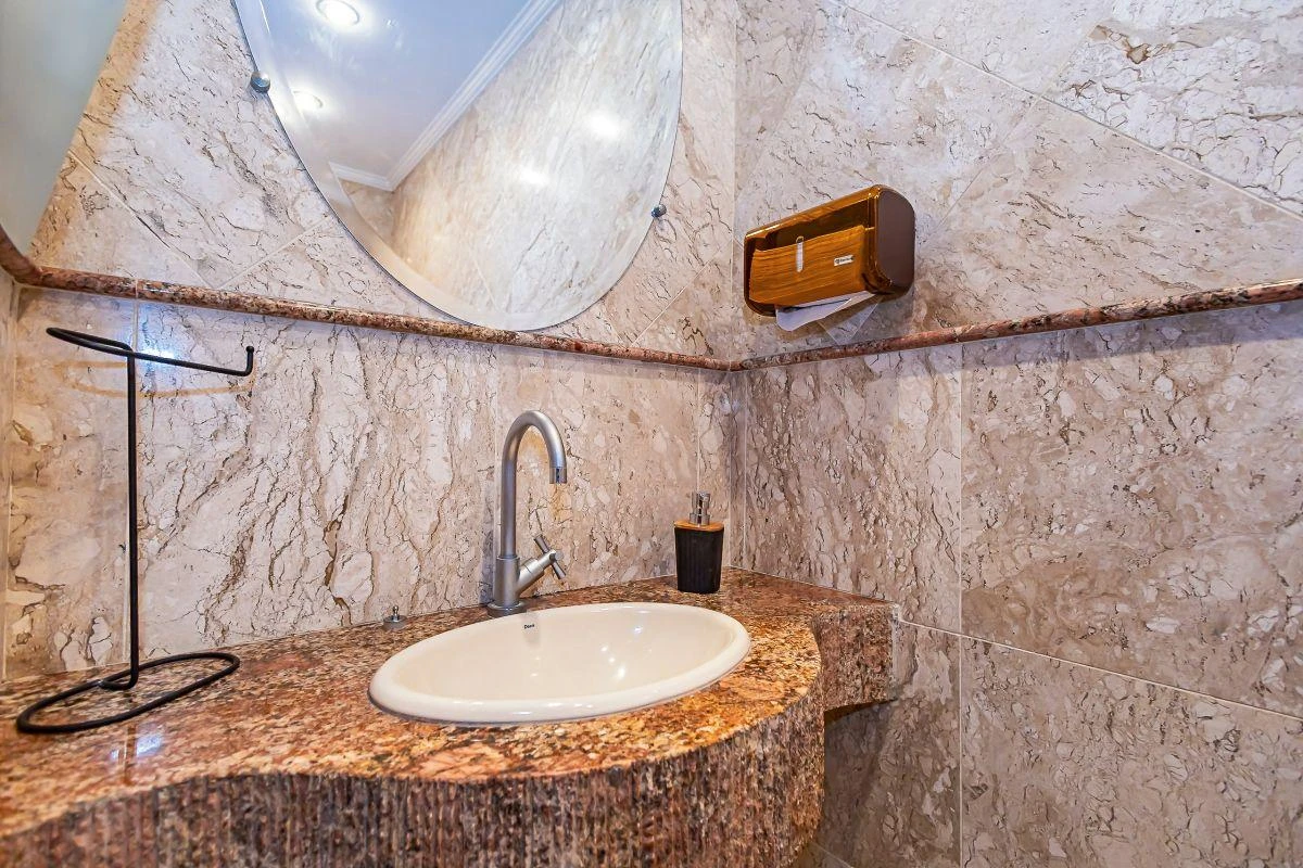 3-bedroom house with a bathtub — photo 21