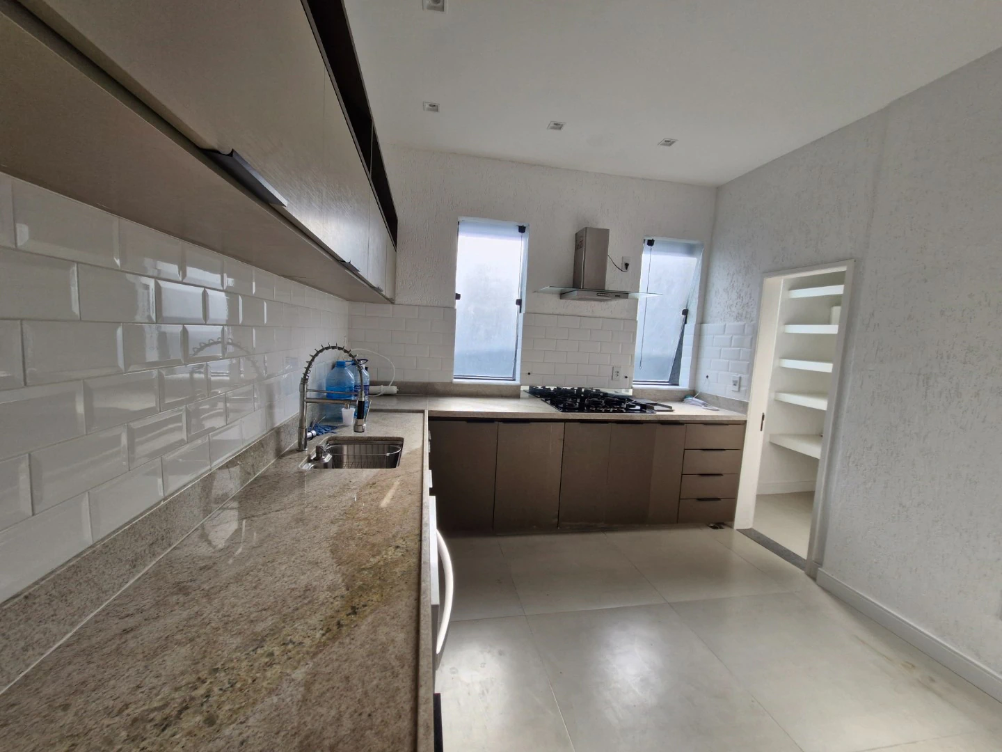 Private pool in a 4-bedroom house, 580 m² — photo 2