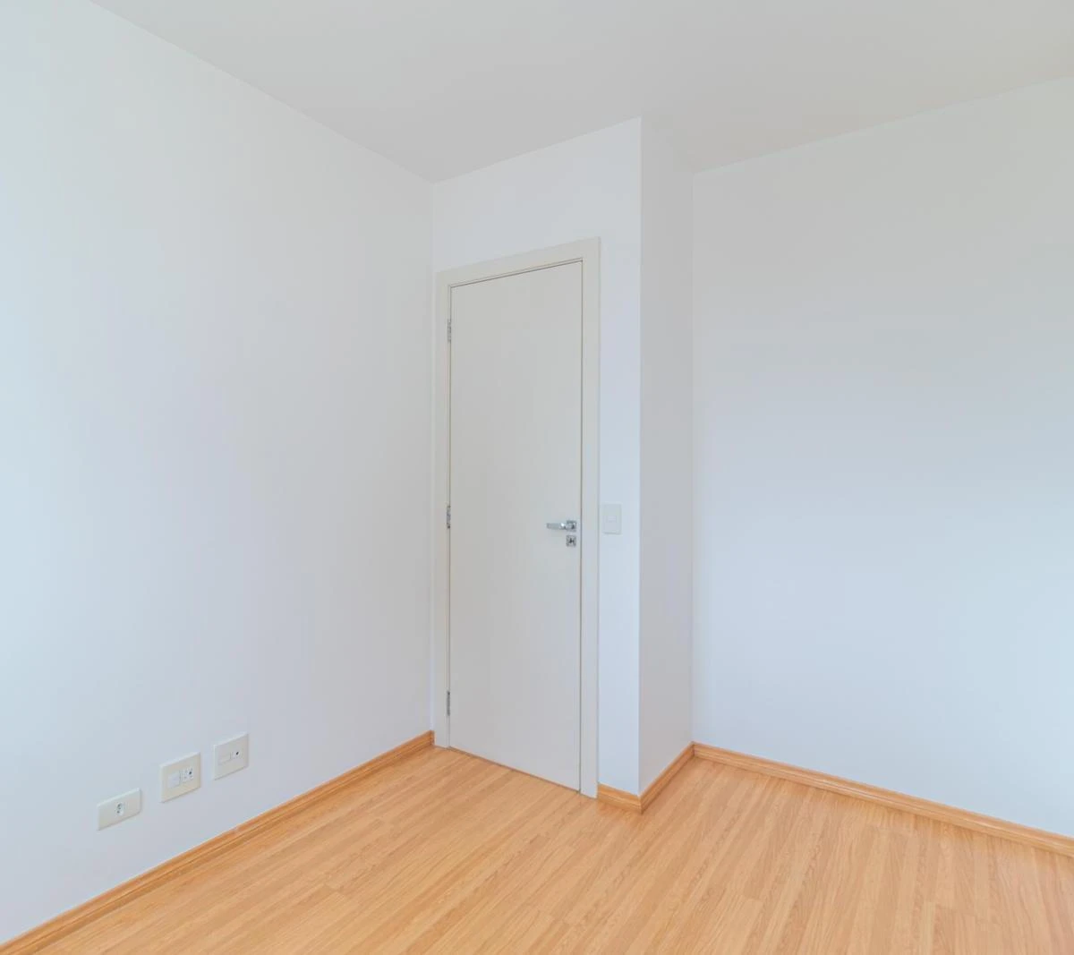 2-bedroom apartment with a washing machine in Curitiba — photo 7