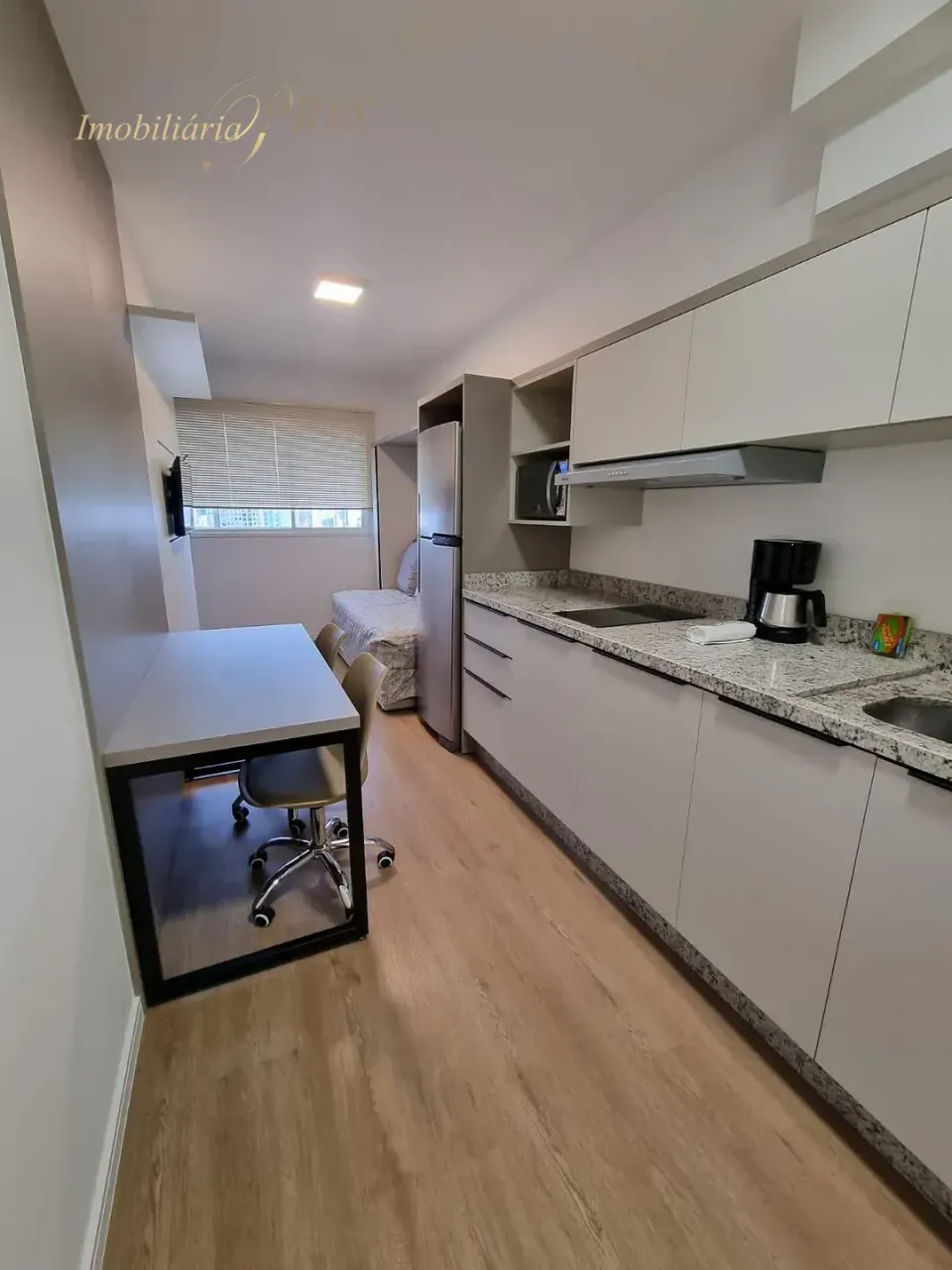 Furnished 1-bedroom apartment with an open kitchen — photo 4