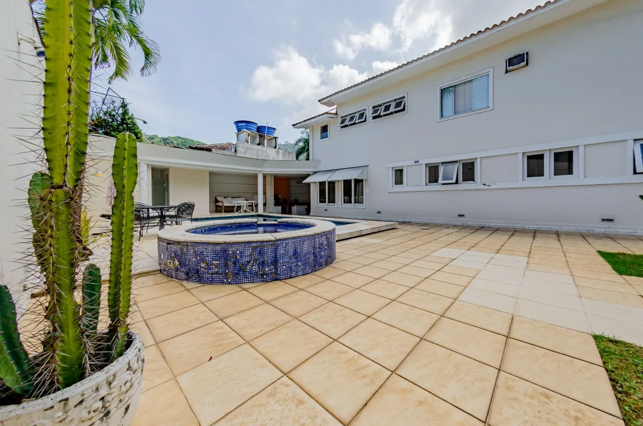 Furnished house with 5 bedrooms and 690 m², 5 parking — photo 17