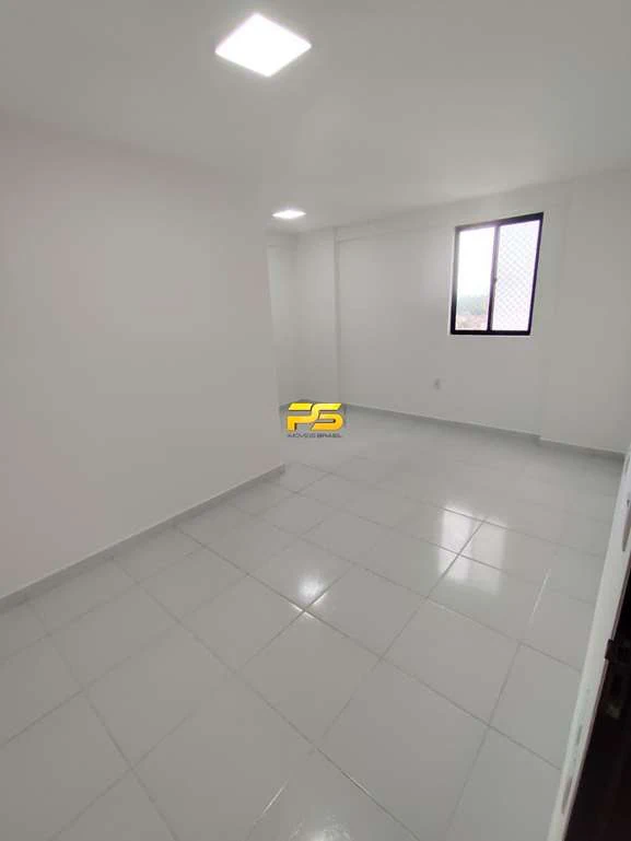 97 m² apartment with 3 bedrooms, 1 en-suite and glass shower — photo 2