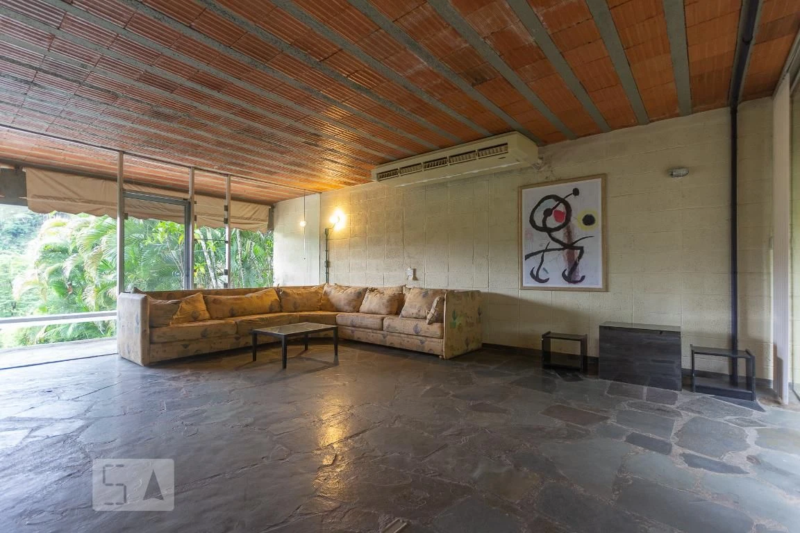 Condo house with 4 bedrooms and 400 m² — photo 4