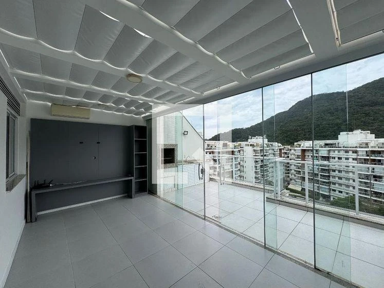 3-bedroom apartment with a mountain view in Rio de Janeiro — photo 23