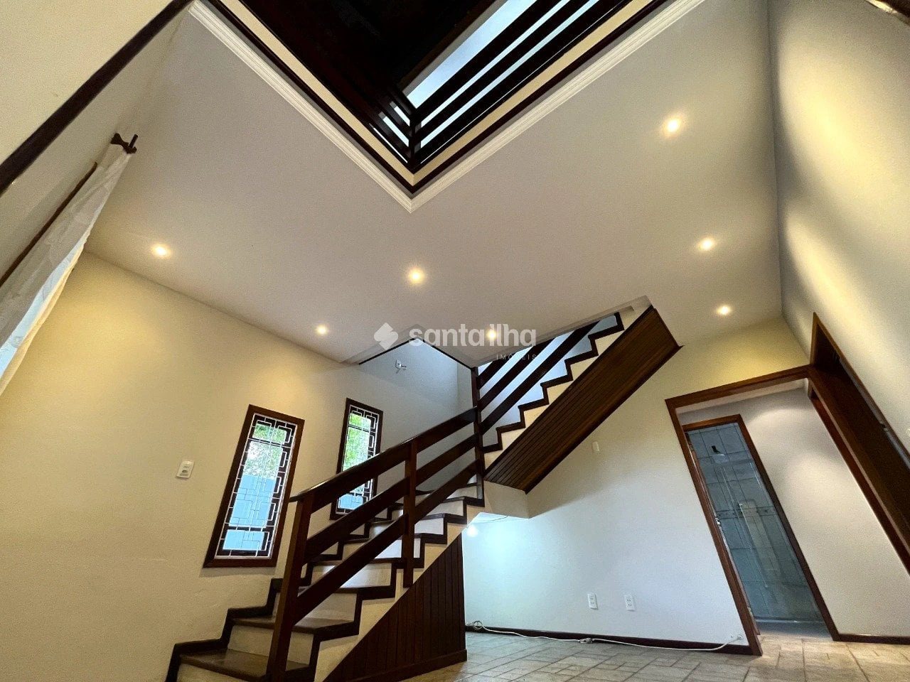 200 m² house with a private BBQ and a grill on the balcony — photo 19