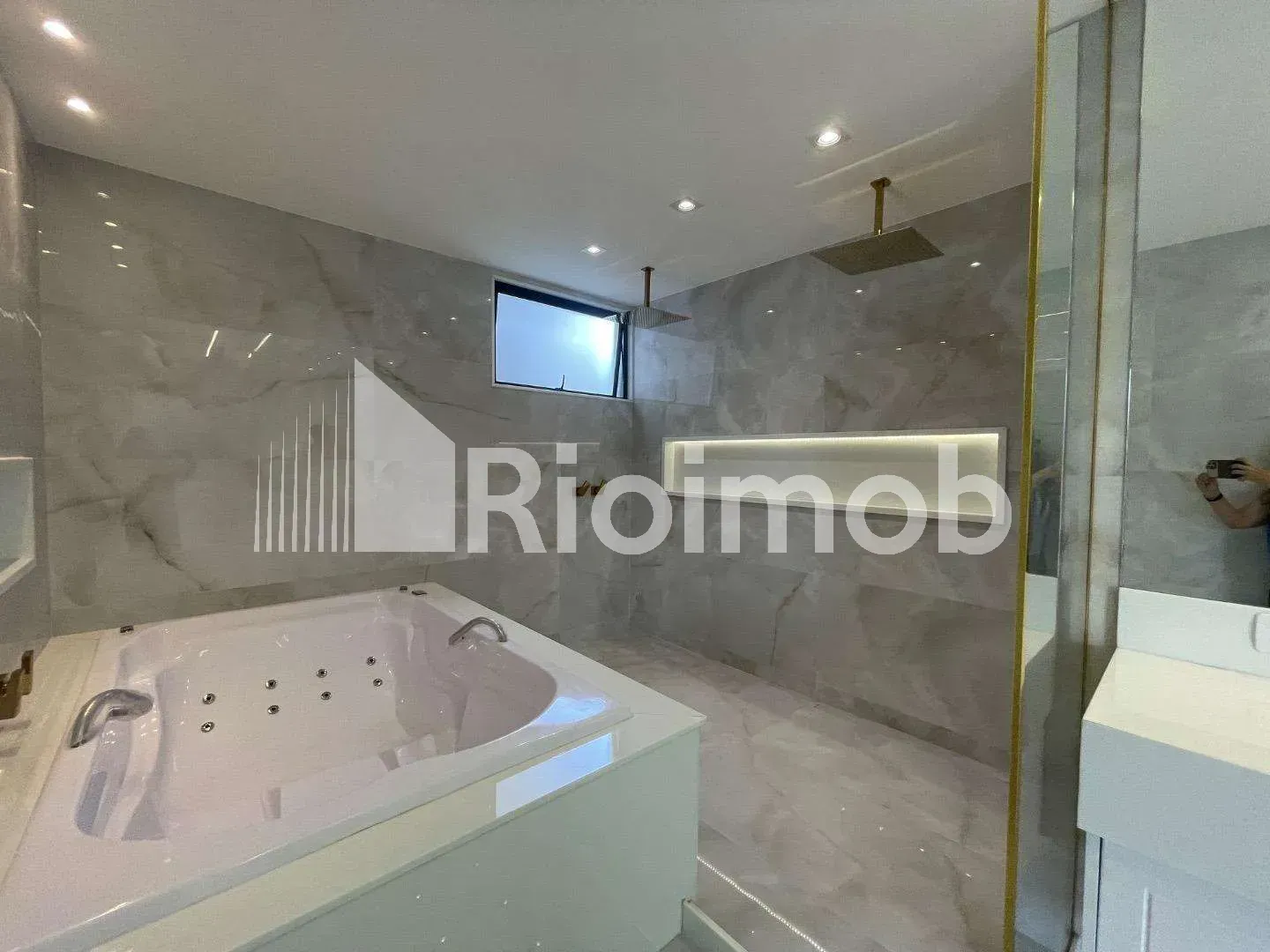 Будинок із кухнею відкритого планування та 5 спальнями 490 м² — photo 39