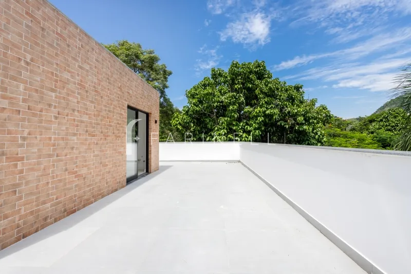 House with 5 bedrooms and open-plan kitchen — photo 57