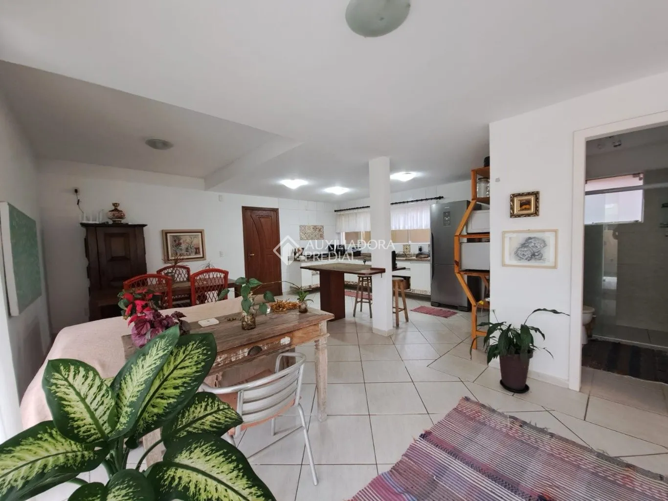 Furnished house with 3 en-suite bedrooms and 272 m²