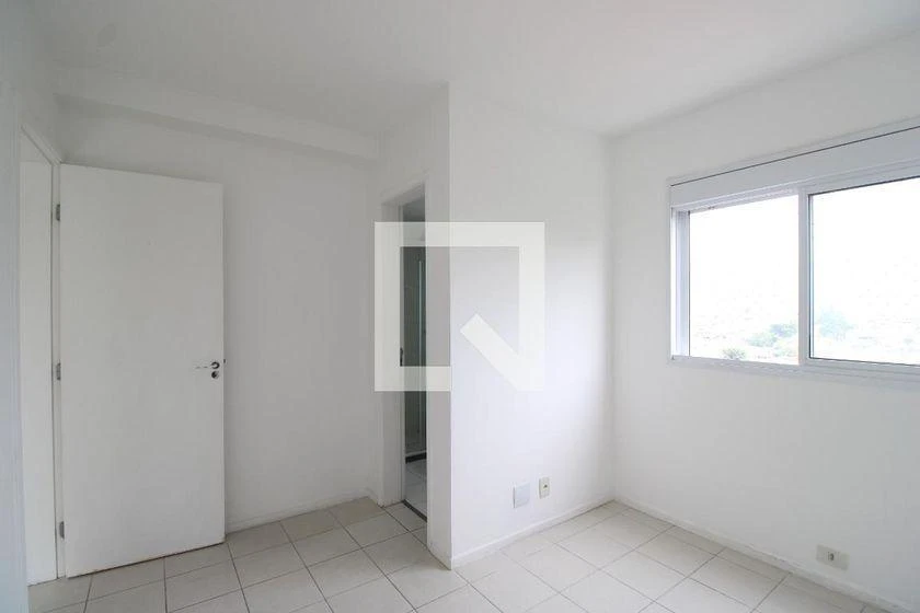 Balcony with a grill in a 3-bedroom apartment, 74 m² — photo 39