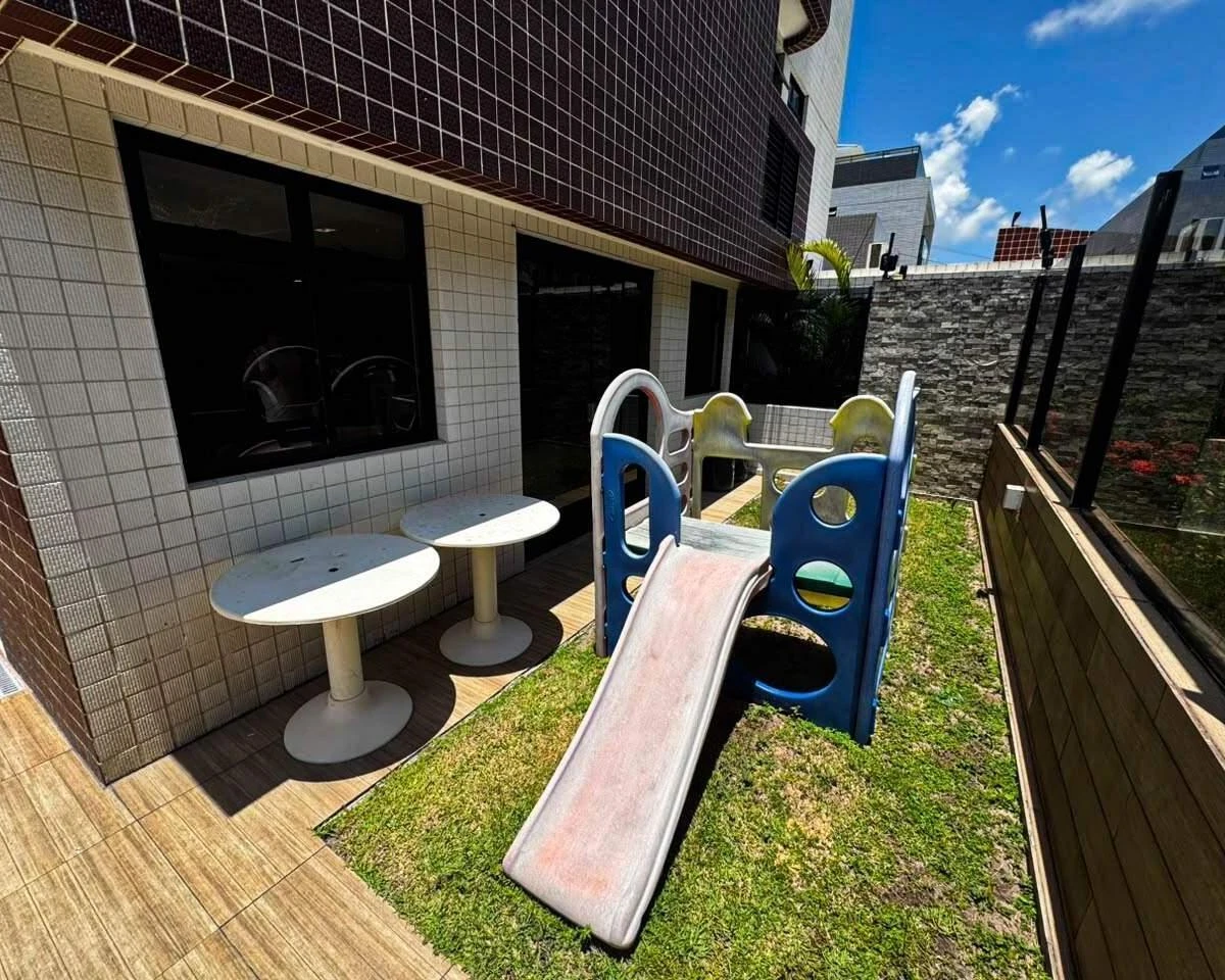 3-bedroom apartment with a water view — photo 6