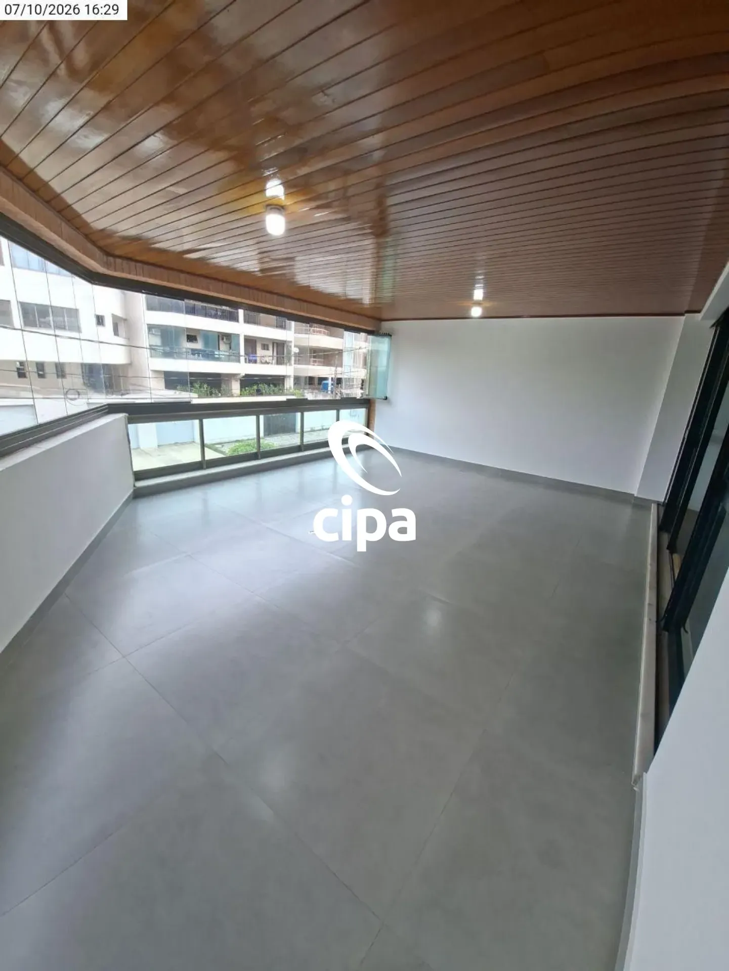 Apartment, 179 m², with wood or laminate floors — photo 7