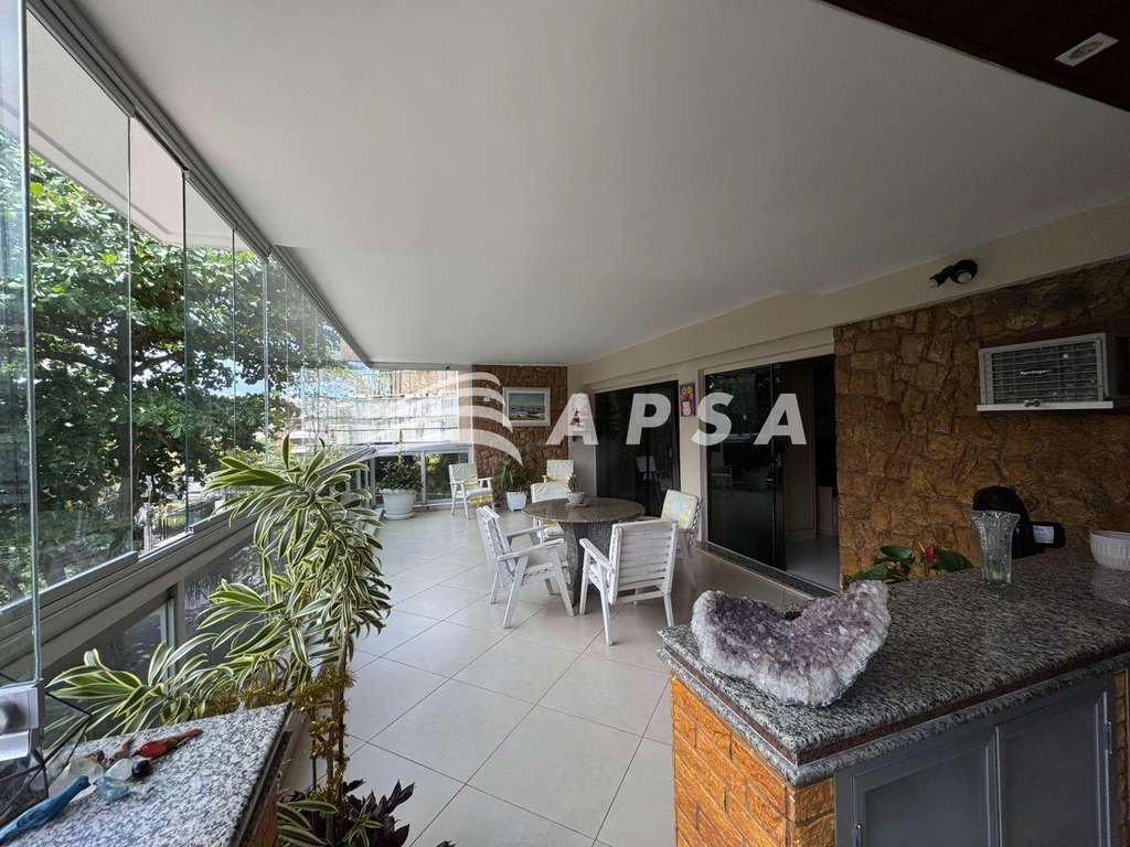 Furnished 208 m² apartment with 3 bedrooms and 2 parking spots — photo 10