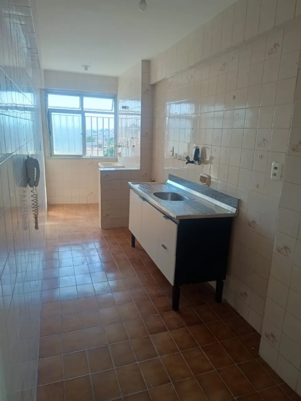 One-bedroom apartment in a building with a gym — photo 6