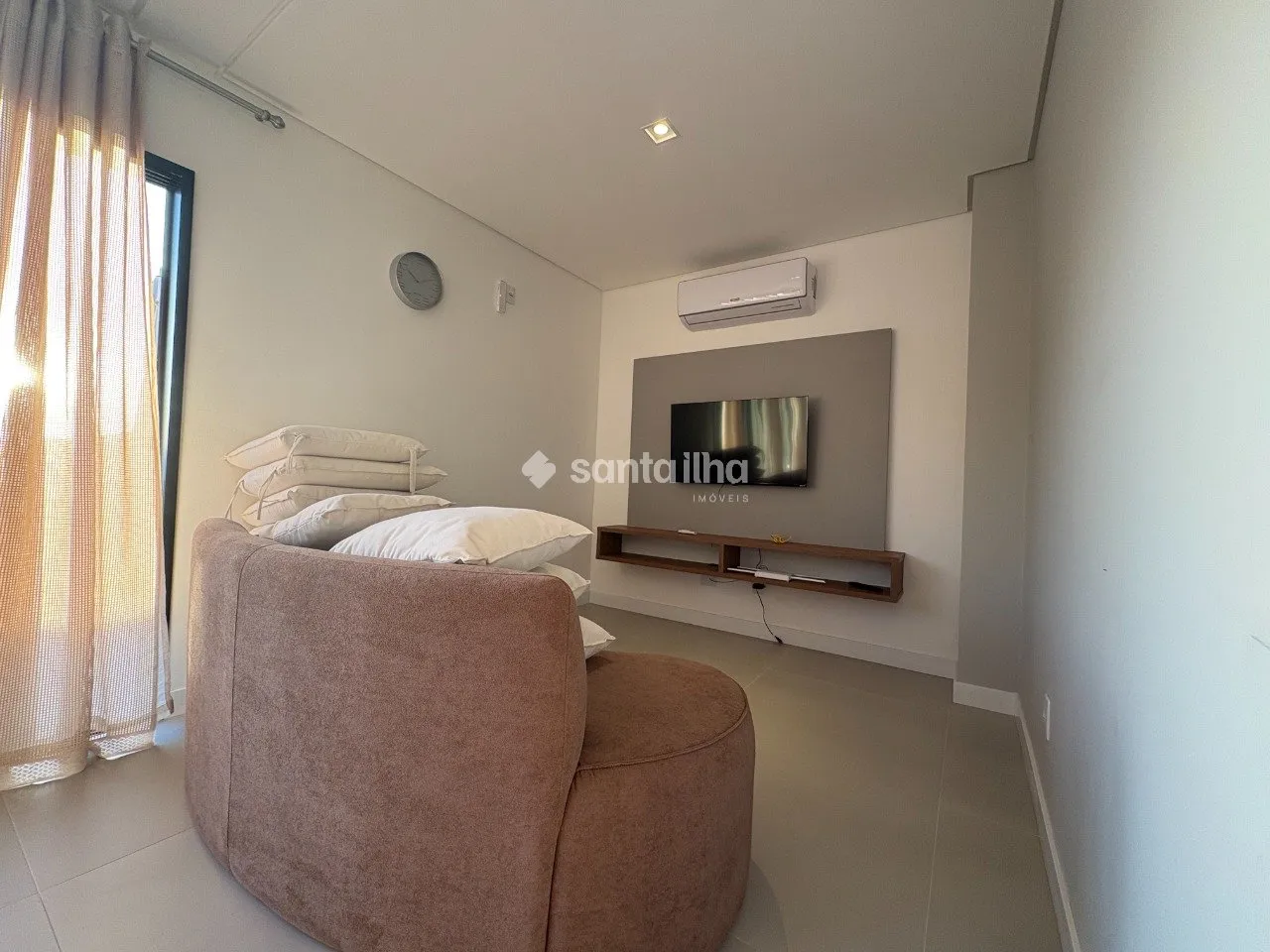 Furnished 1-bedroom apartment with 57 m² and parking — photo 28