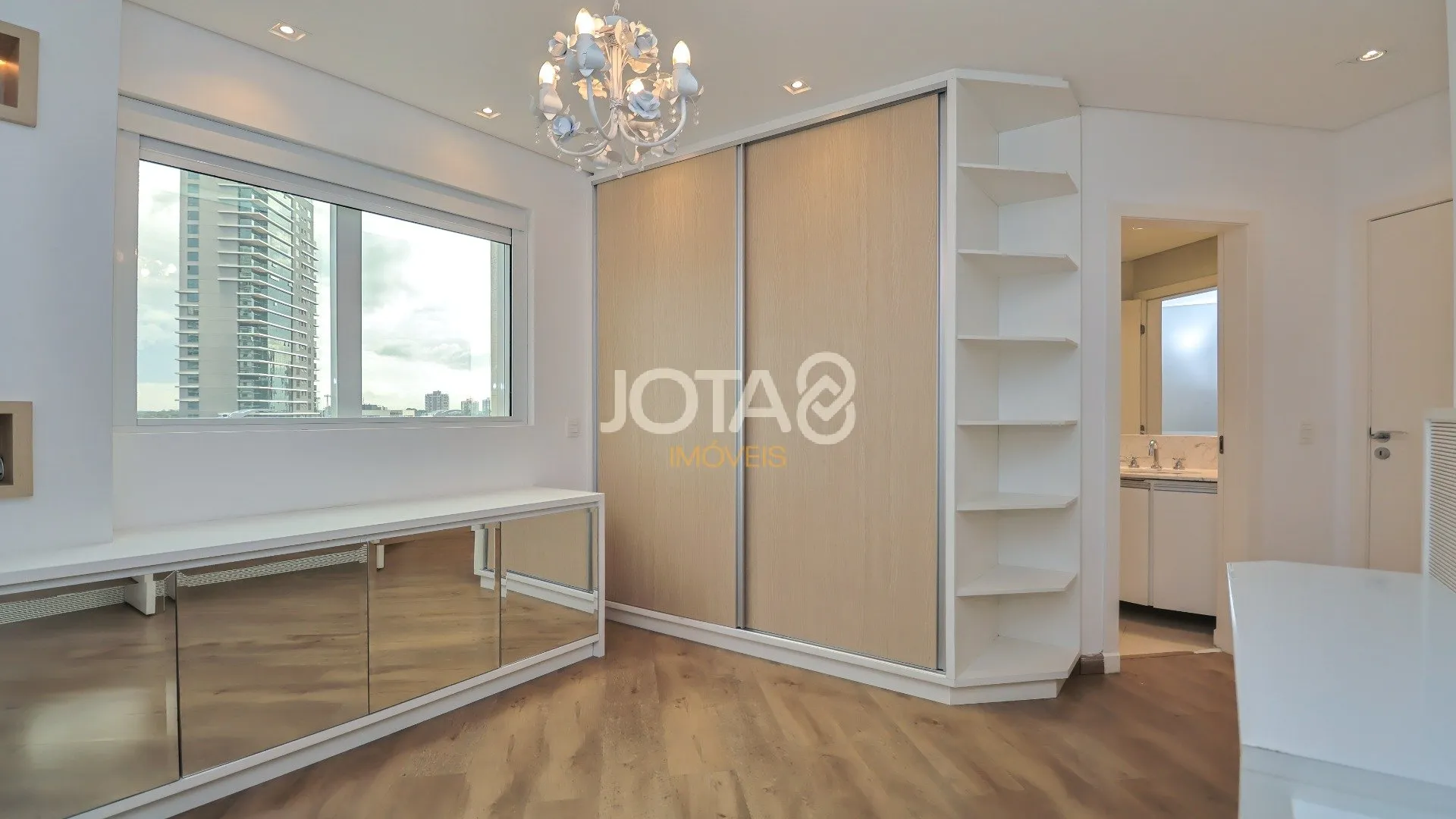 Орендна квартира з 4 спальнями та 329 м² — photo 23