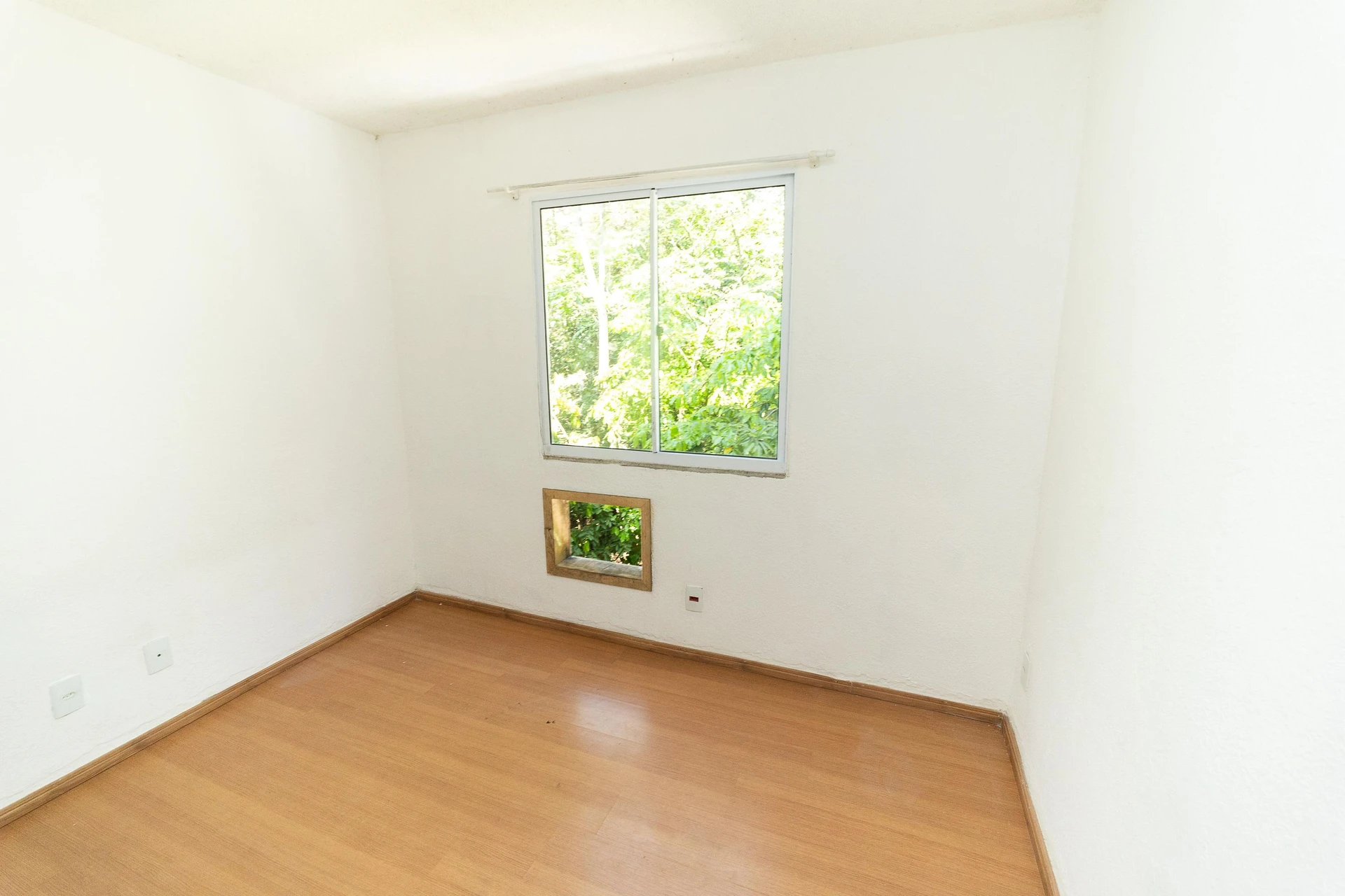 2-bedroom apartment in a building with a gym — photo 11