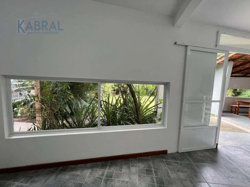 House with 3 bedrooms, 2 bathrooms and balcony grill
