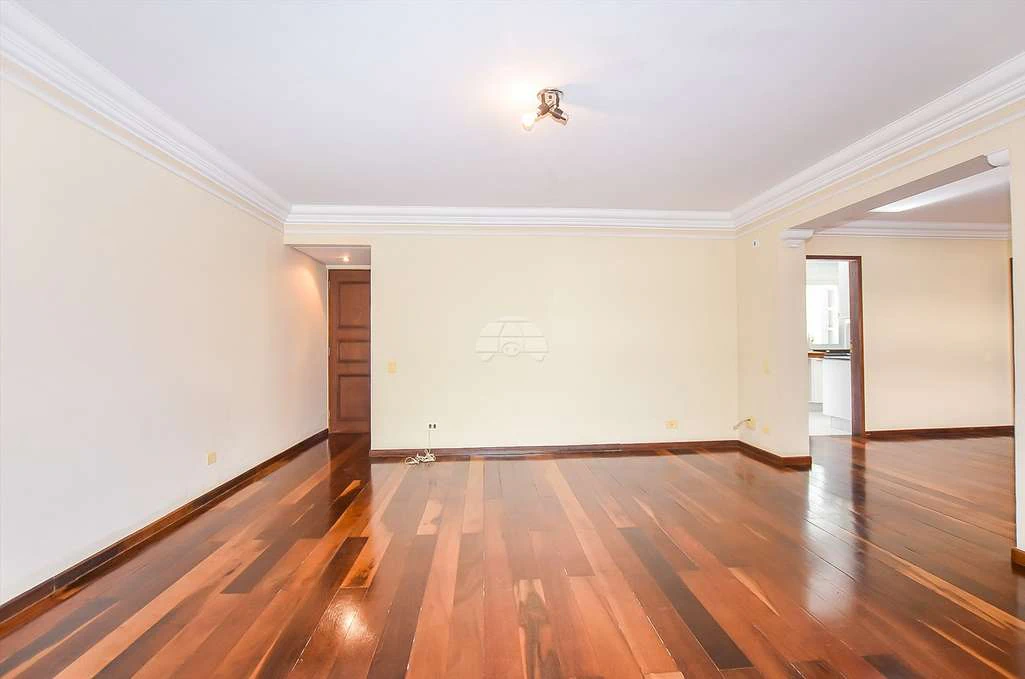 Unfurnished 3-bedroom apartment with 205 m² total — photo 4